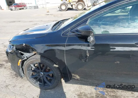 2015 Chrysler 200 S из США, поврежденный, VIN 1C3CCCDG0FN736515